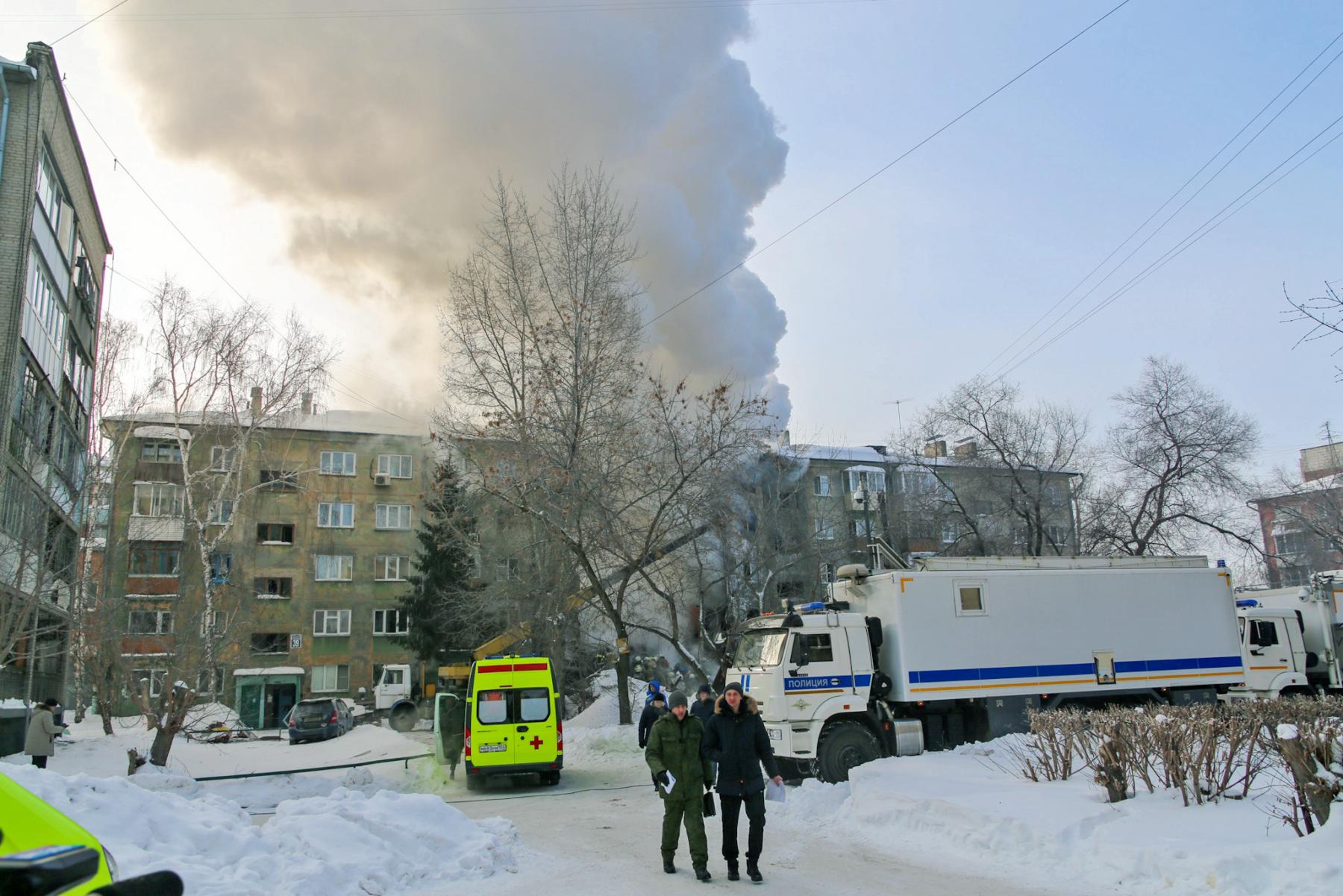 Фото Восстановлению не подлежит: в Новосибирске из-за взрыва газа обрушились подъезды пятиэтажки 36