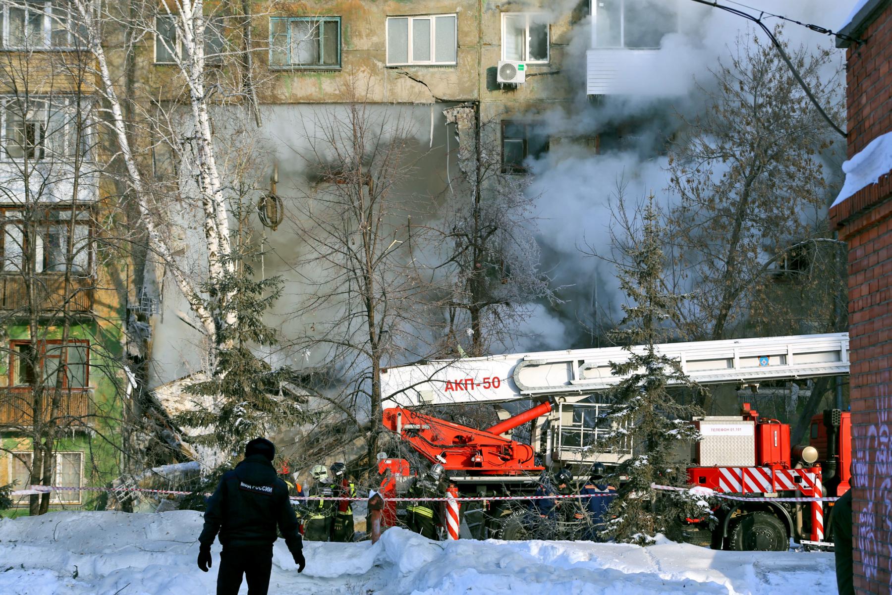 Фото Восстановлению не подлежит: в Новосибирске из-за взрыва газа обрушились подъезды пятиэтажки 13
