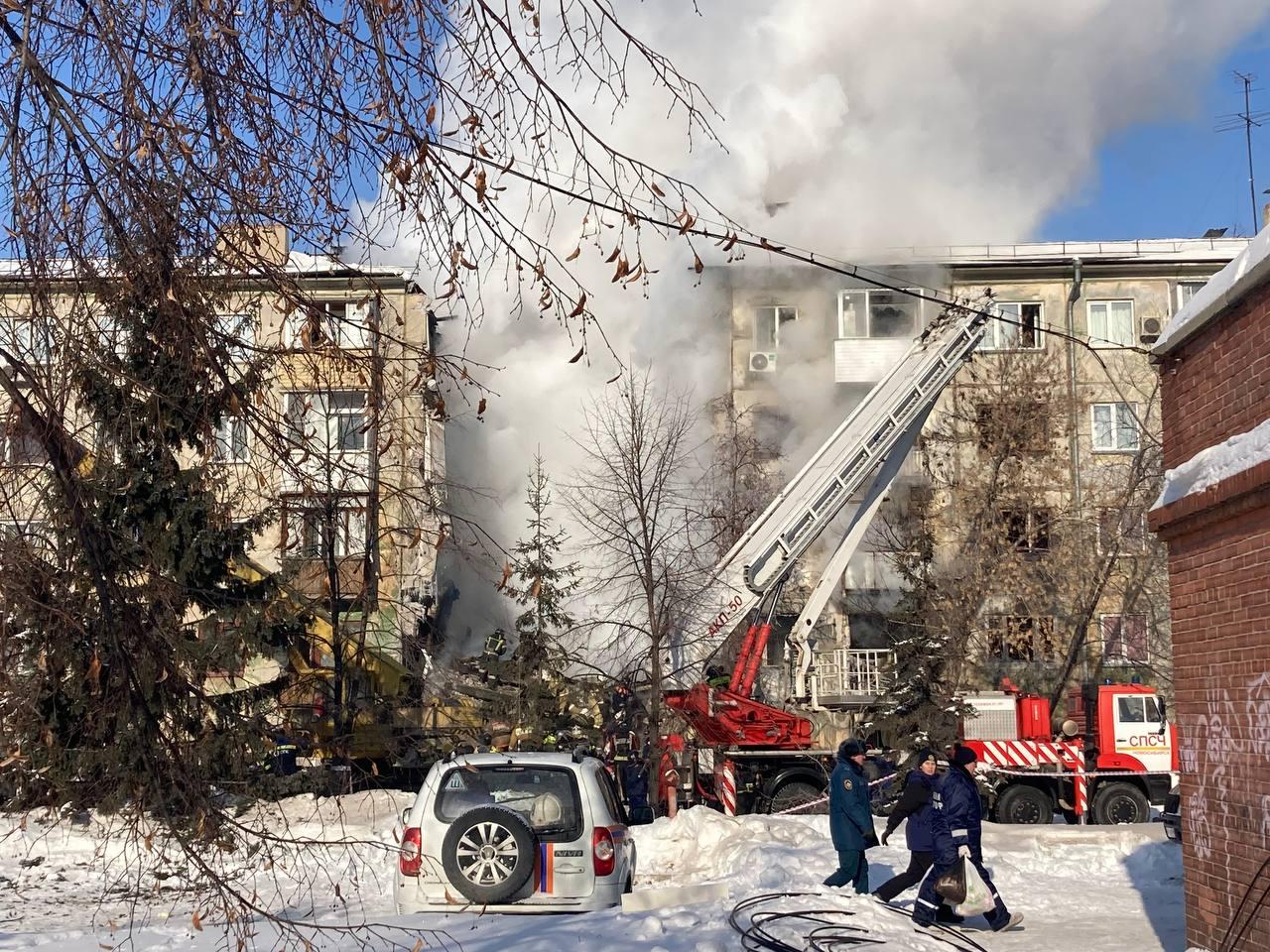 Фото В Новосибирске 14 человек погибли при взрыве газа в жилом доме - все, что известно о трагедии 6