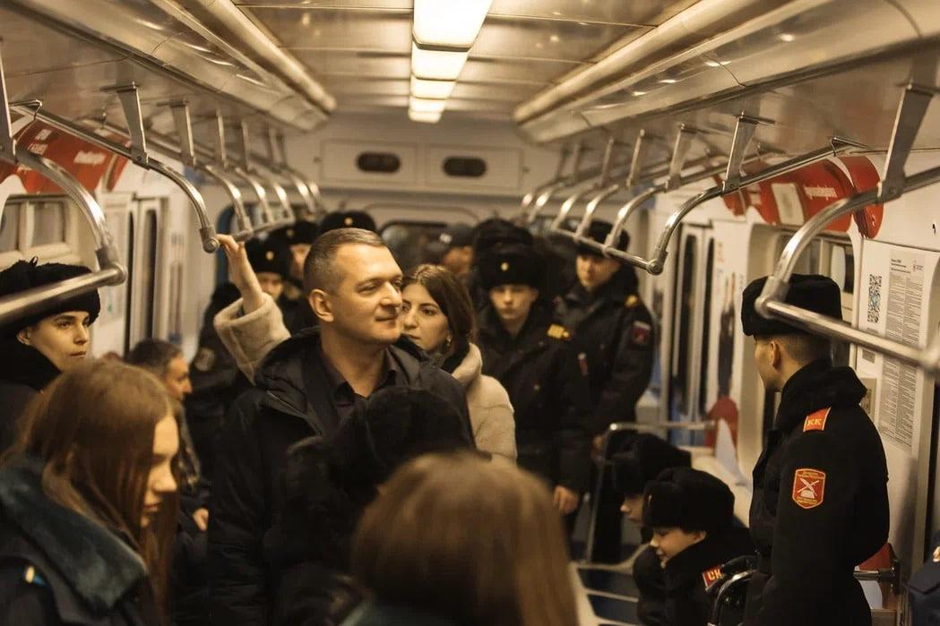 Фото «Герои с нашего двора!»: новый поезд в новосибирском метро 5