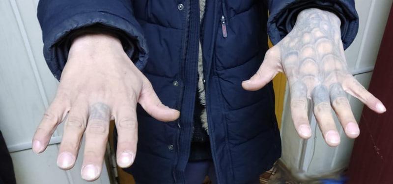 Фото В Новосибирске мужчина вырвал телефон из рук 70-летней пенсионерки 2