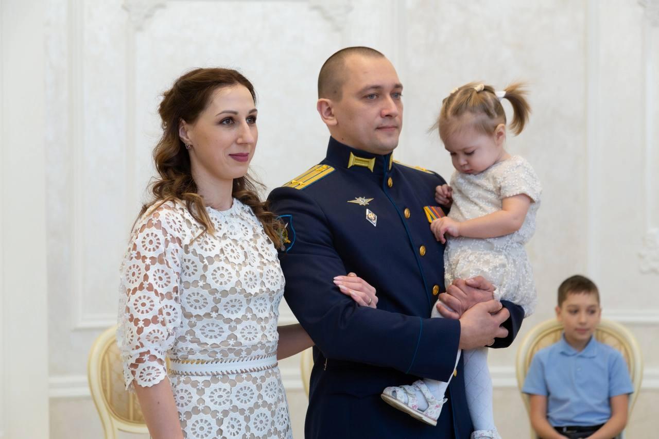Фото В Новосибирске многодетная семья военнослужащего отметила годовщину свадьбы 3