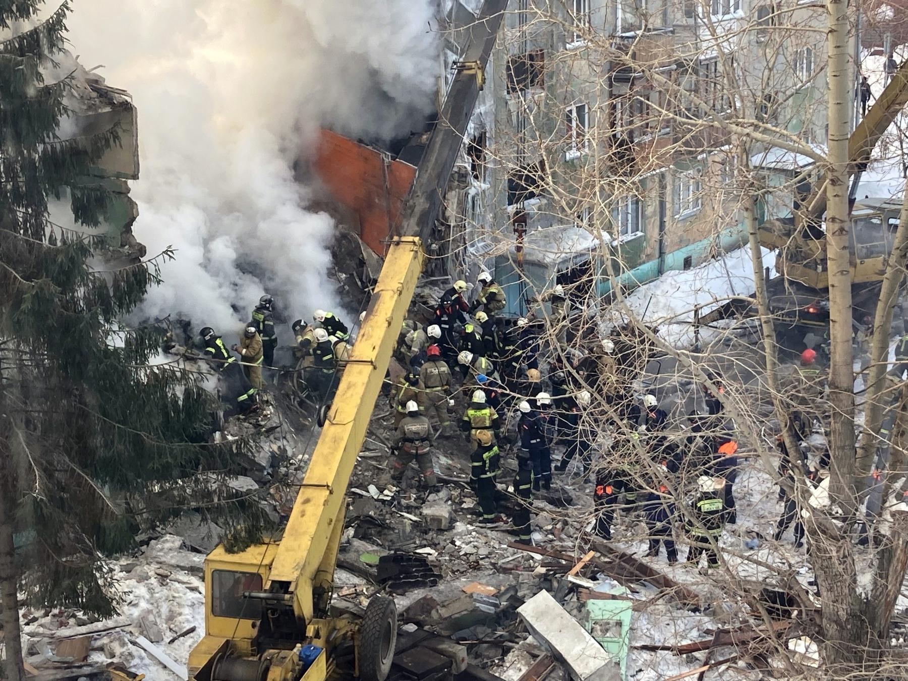 Фото Восстановлению не подлежит: в Новосибирске из-за взрыва газа обрушились подъезды пятиэтажки 34