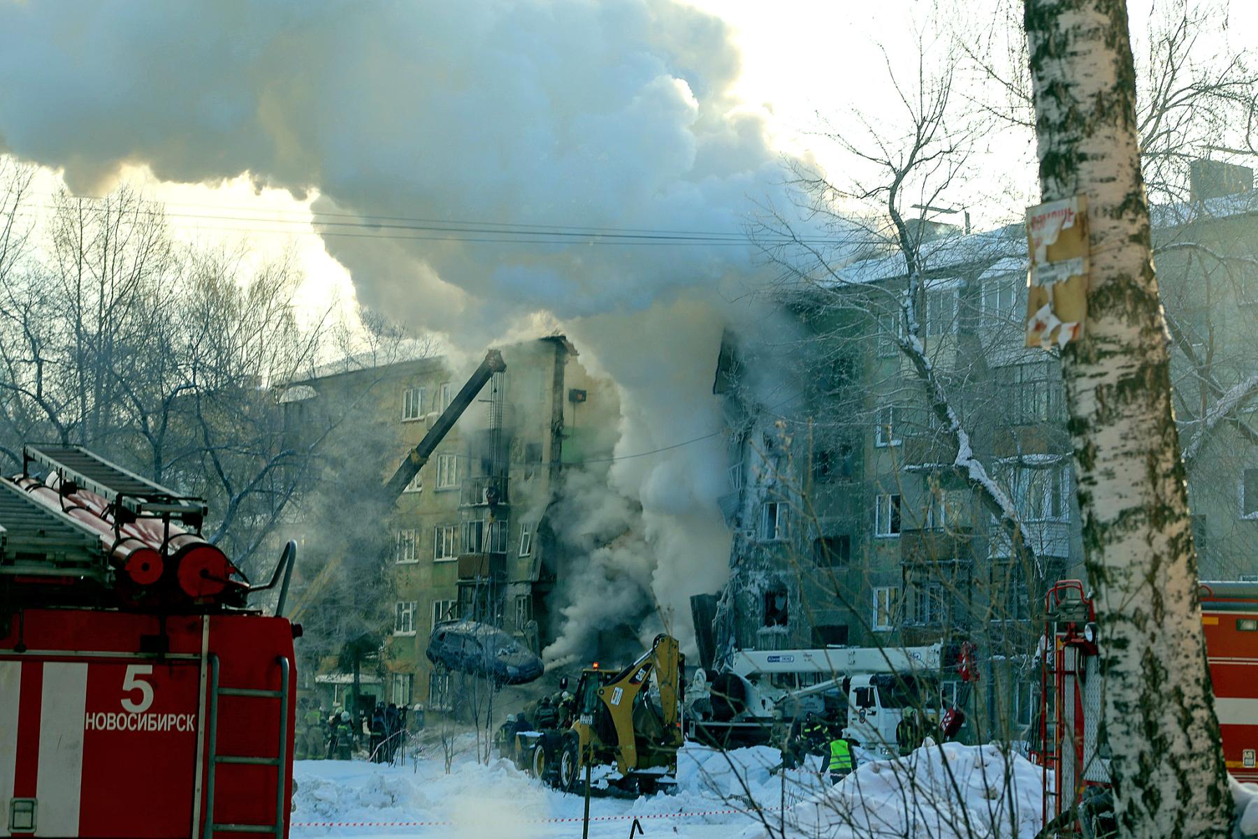 Фото Восстановлению не подлежит: в Новосибирске из-за взрыва газа обрушились подъезды пятиэтажки 38