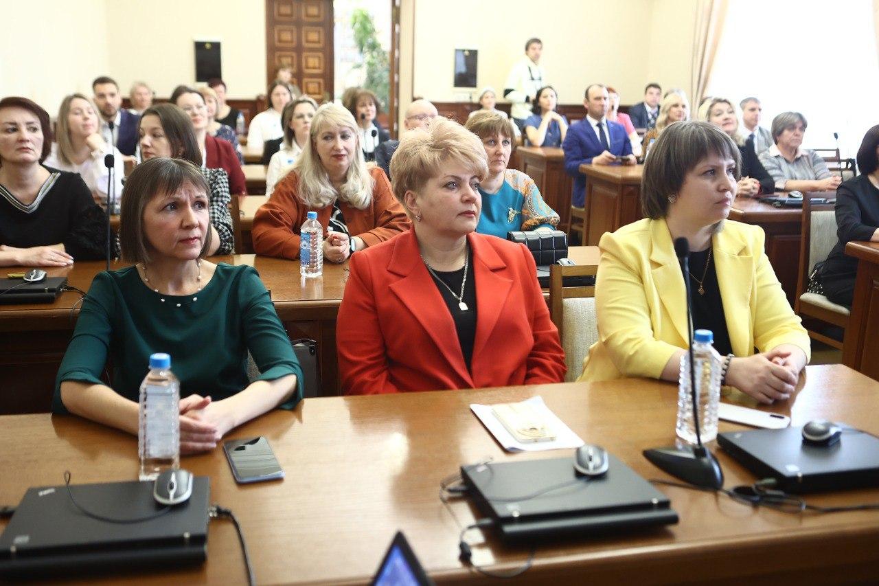 Фото Новосибирским педагогам вручили бюджетные образовательные сертификаты 2
