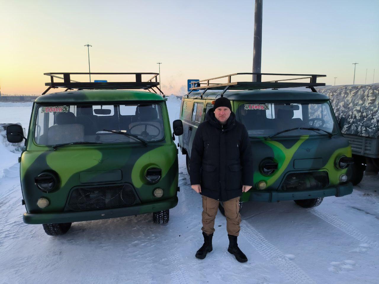 Фото Три автомобиля с позывными погибших бойцов из Новосибирской области приехали в зону СВО 2