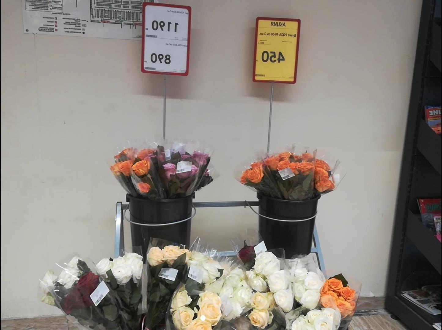 Фото «Тюльпаны расхватали»: в Новосибирске в День Святого Валентина разбирают дешёвые букеты 8