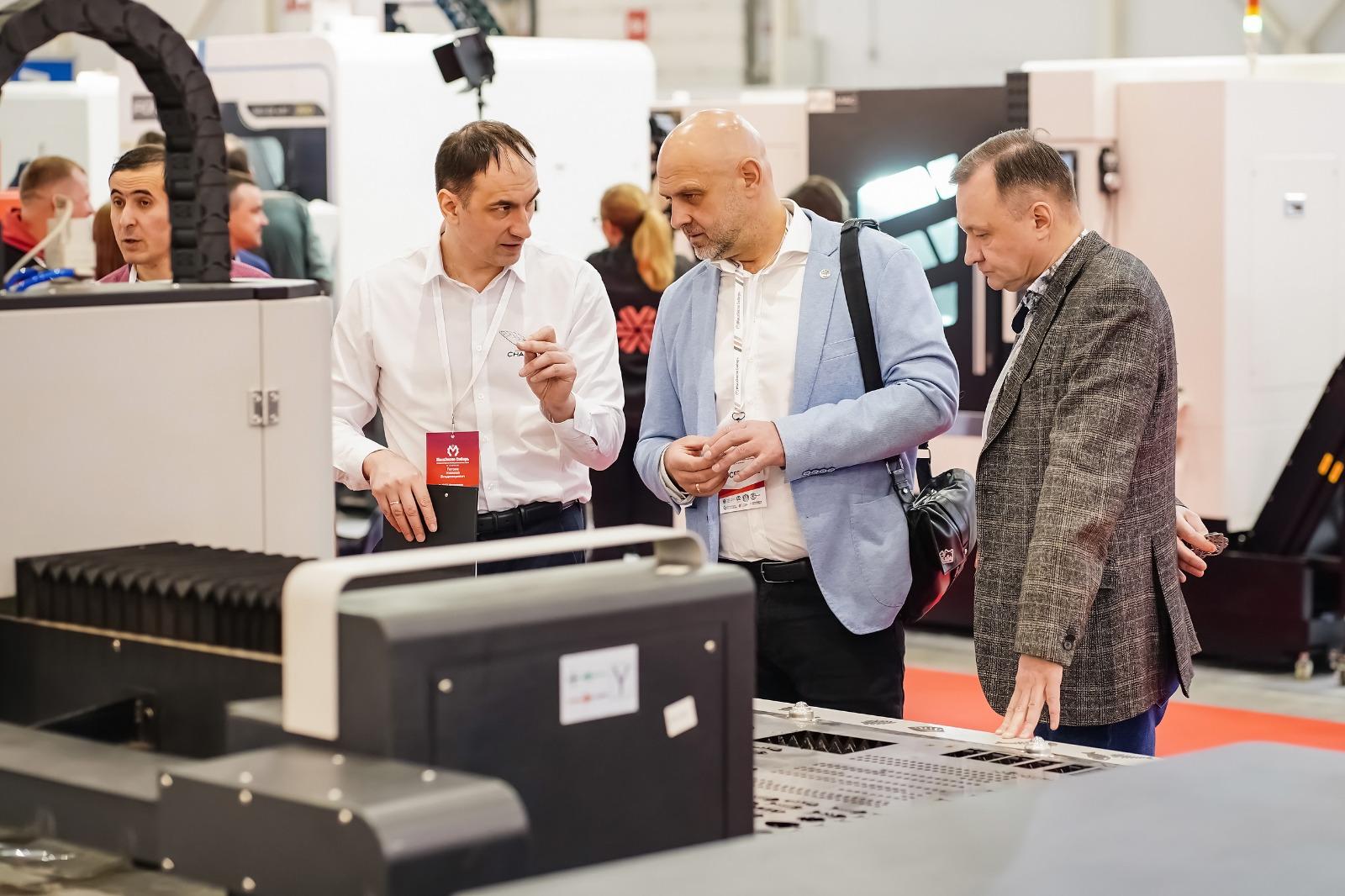 Фото Встреча власти и бизнеса на международной машиностроительной выставке «МашЭкспо Сибирь» 2 - Сиб.ФМ Фото Встреча власти и бизнеса на международной машиностроительной выставке «МашЭкспо Сибирь» 2