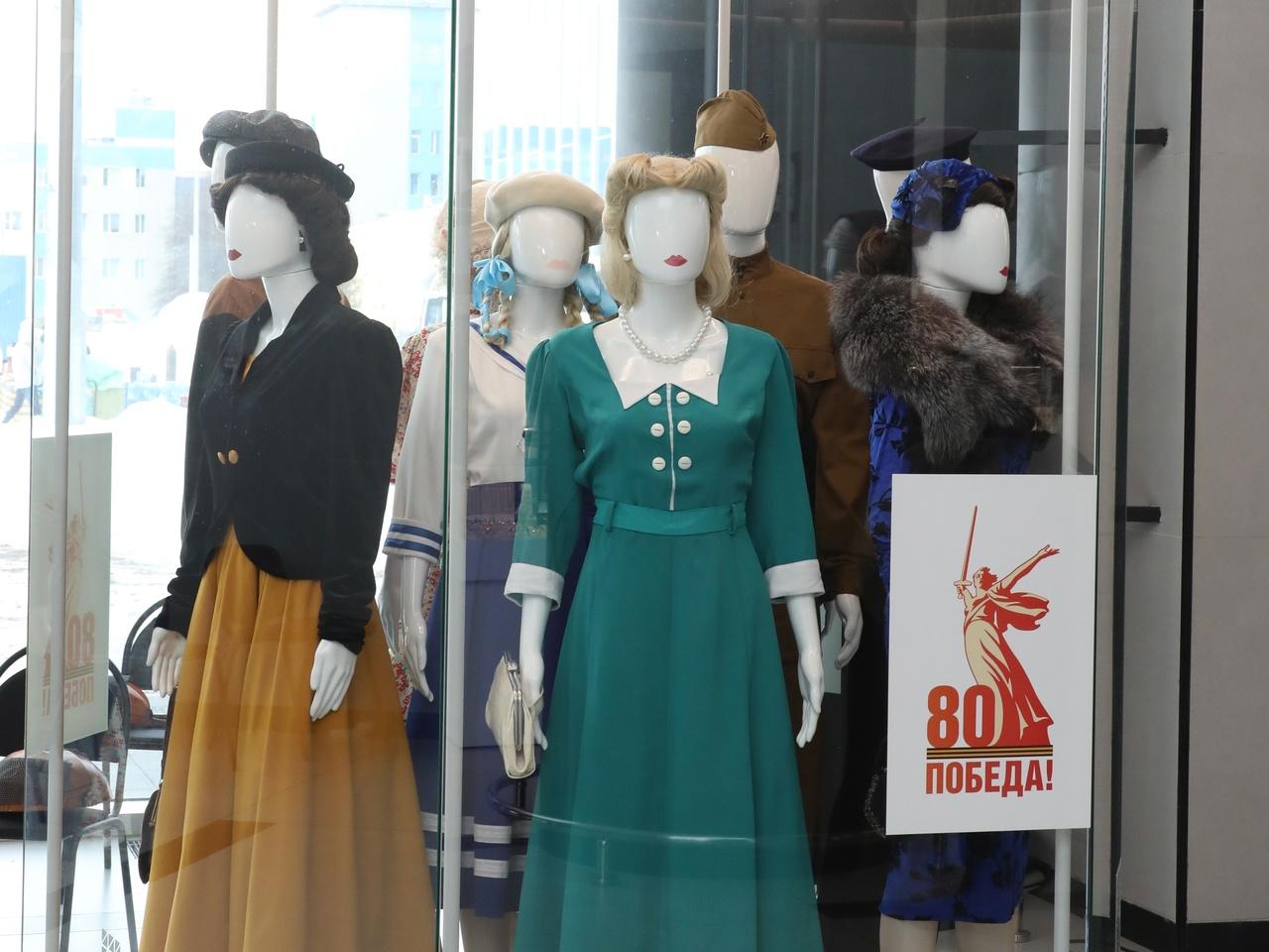 Фото В аэропорту Толмачёво в Новосибирске открылась выставка сценических костюмов, приуроченная к 80-летию Победы 3 - Сиб.ФМ Фото В аэропорту Толмачёво в Новосибирске открылась выставка сценических костюмов, приуроченная к 80-летию Победы 3