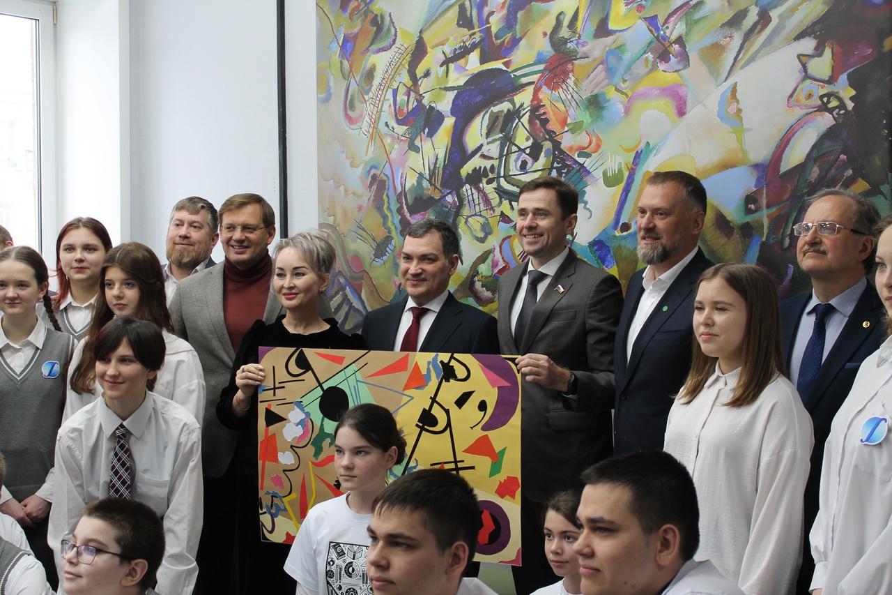 Фото Александр Аксёненко познакомился с юными дизайнерами из Новосибирска 2 - Сиб.ФМ Фото Александр Аксёненко познакомился с юными дизайнерами из Новосибирска 2