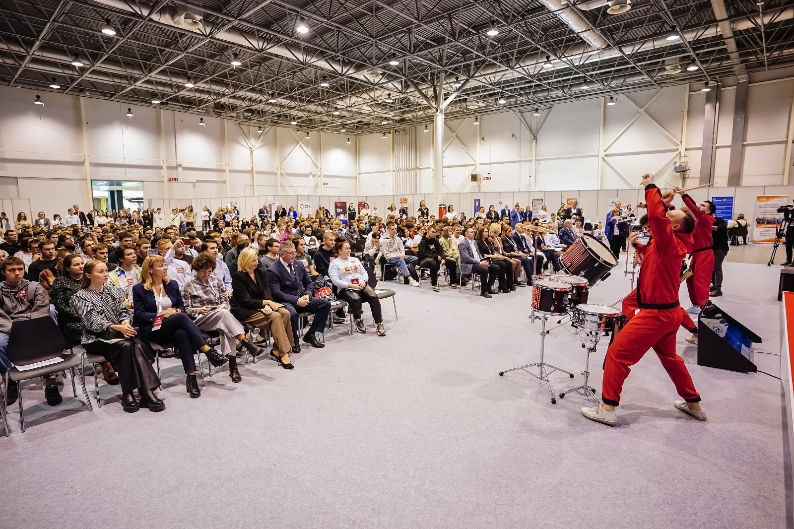 Фото Работу молодым промышленникам - 500 вакансий от топовых работодателей 3 - Сиб.ФМ Фото Работу молодым промышленникам - 500 вакансий от топовых работодателей 3