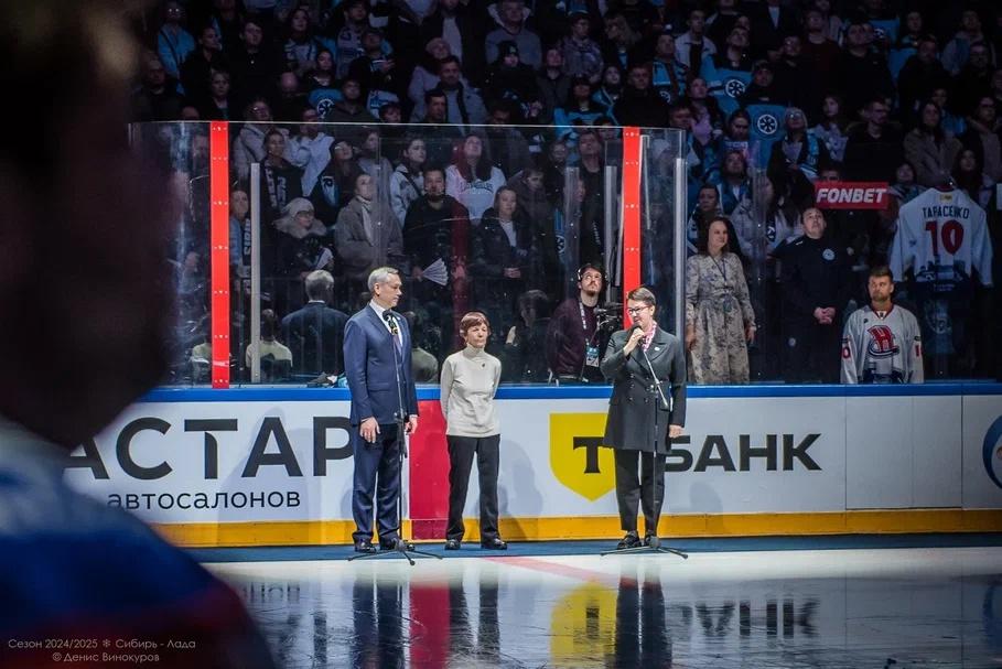 Фото В Новосибирске прошел матч в память тренеру ХК «Сибири» Андрею Тарасенко. ФОТОРЕПОРТАЖ 12