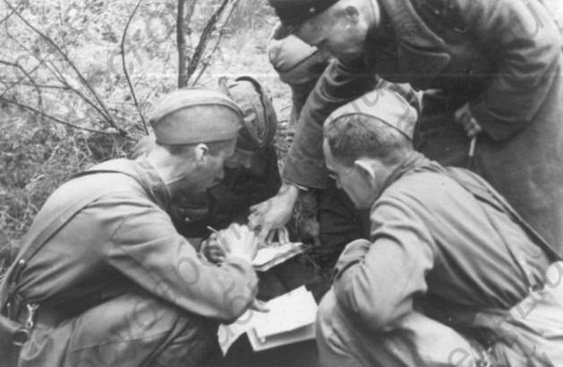 Фото Взрыв на передовой и помощь раненым. Госархив опубликовал кадры новосибирцев на фронте в годы ВОВ 24 - Сиб.ФМ Фото Взрыв на передовой и помощь раненым. Госархив опубликовал кадры новосибирцев на фронте в годы ВОВ 24