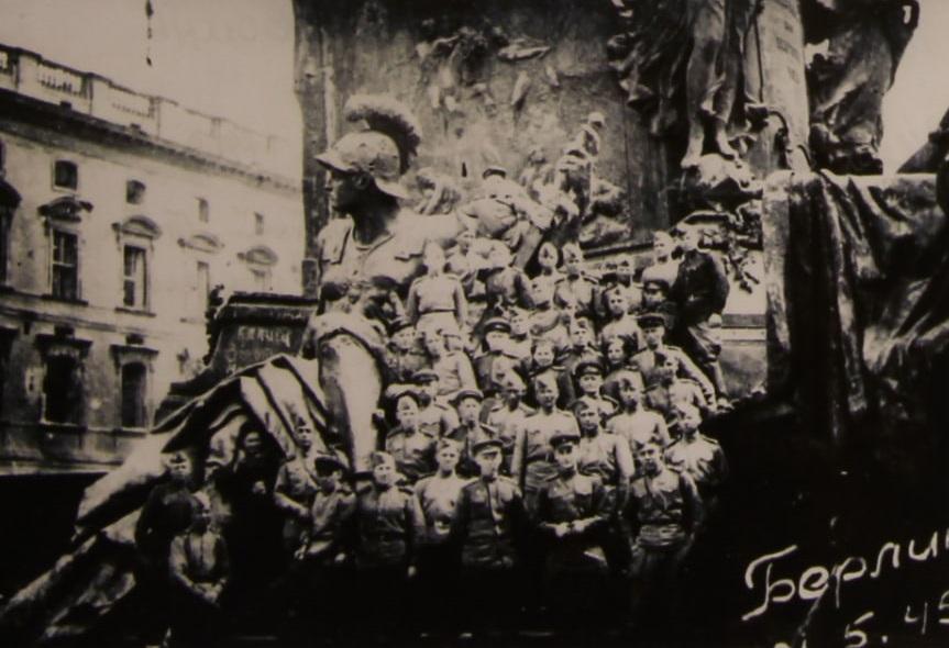 Фото Взрыв на передовой и помощь раненым. Госархив опубликовал кадры новосибирцев на фронте в годы ВОВ 2 - Сиб.ФМ Фото Взрыв на передовой и помощь раненым. Госархив опубликовал кадры новосибирцев на фронте в годы ВОВ 2