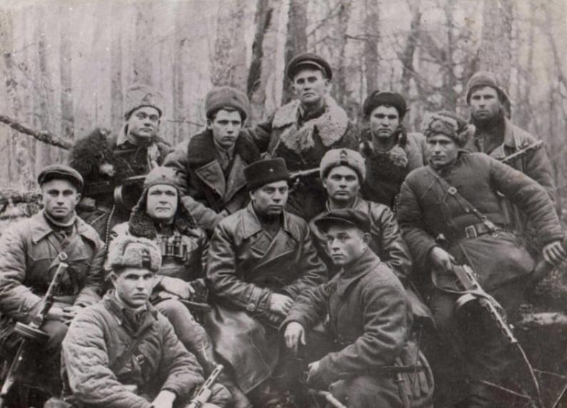 Фото Взрыв на передовой и помощь раненым. Госархив опубликовал кадры новосибирцев на фронте в годы ВОВ 11 - Сиб.ФМ Фото Взрыв на передовой и помощь раненым. Госархив опубликовал кадры новосибирцев на фронте в годы ВОВ 11