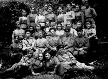 Фото Взрыв на передовой и помощь раненым. Госархив опубликовал кадры новосибирцев на фронте в годы ВОВ 9 - Сиб.ФМ Фото Взрыв на передовой и помощь раненым. Госархив опубликовал кадры новосибирцев на фронте в годы ВОВ 9