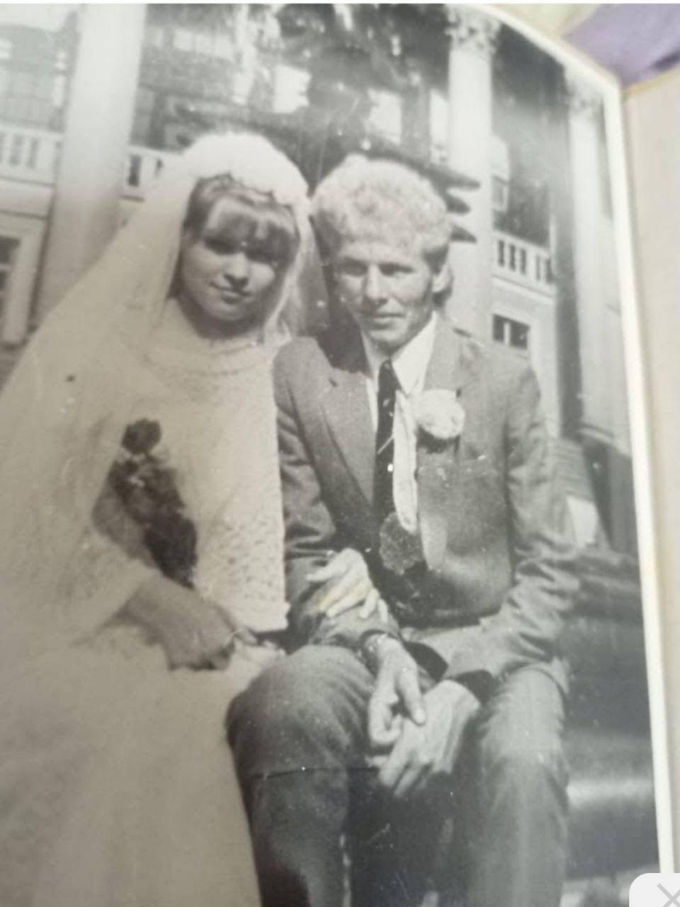 Фото Архивные свадебные кадры из СССР опубликованы в Новосибирске 7 - Сиб.ФМ Фото Архивные свадебные кадры из СССР опубликованы в Новосибирске 7