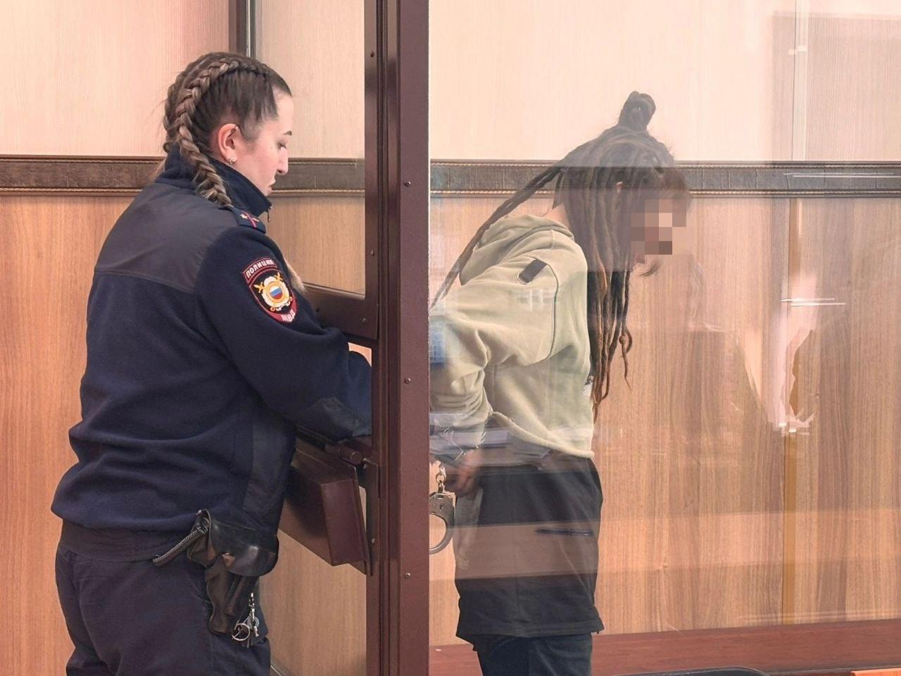 Фото Прикуривавшую сигареты от Вечного огня жительницу Новосибирска оставили под стражей до 20 апреля 2 - Сиб.ФМ Фото Прикуривавшую сигареты от Вечного огня жительницу Новосибирска оставили под стражей до 20 апреля 2