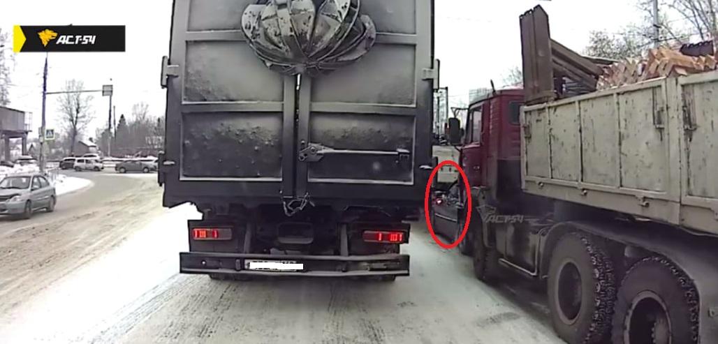 Фото Большегруз вдавил BMW с молодой мамой и ее ребенком в другой большегруз в Новосибирске 2 - Сиб.ФМ Фото Большегруз вдавил BMW с молодой мамой и ее ребенком в другой большегруз в Новосибирске 2