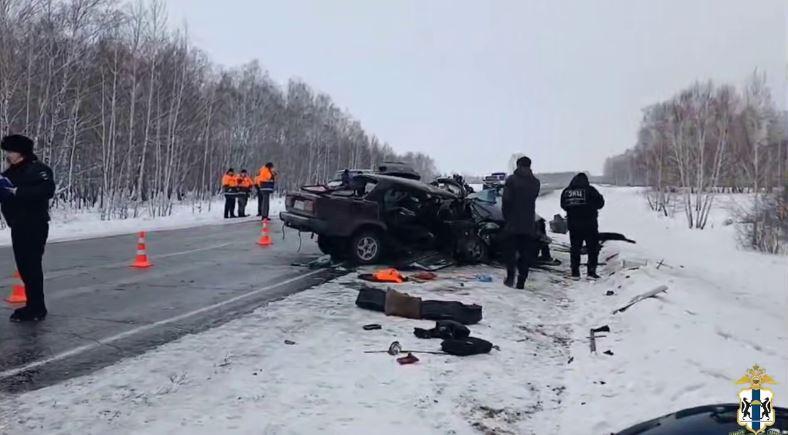 Фото Пять человек погибли в ДТП на трассе в Новосибирской области. Что известно о жуткой аварии в Усть-Тарке — ОНЛАЙН 5