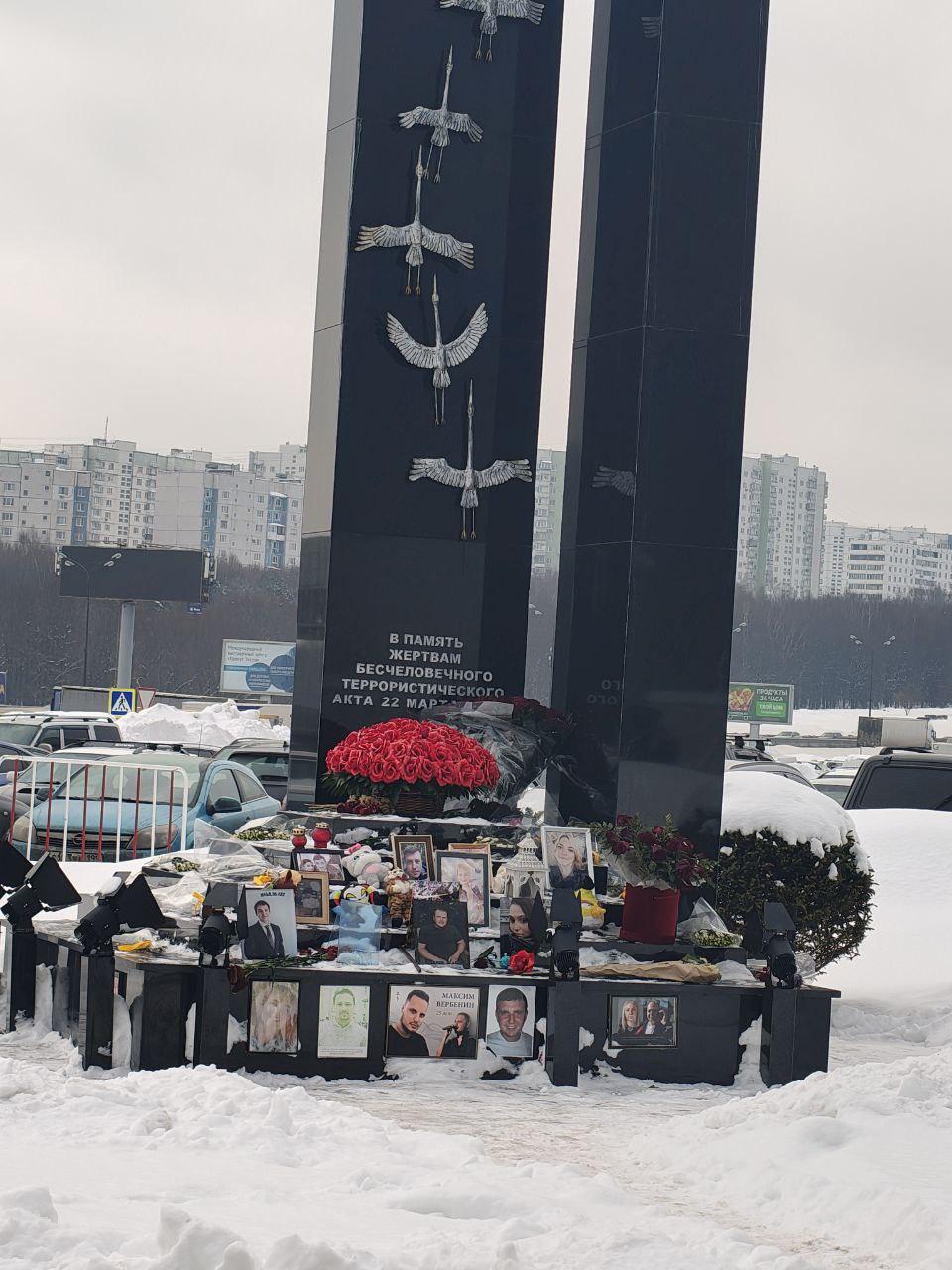 Фото Жительница Новосибирска показала памятник 145 жертвам теракта в «Крокус Сити Холл» 5