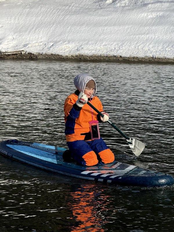 Фото Купидон и 14 новосибирцев прокатились на сапах по Оби в День святого Валентина 7