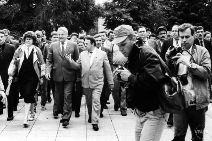 Фото В Новосибирске показали секретные кадры первого визита Бориса Ельцина 2