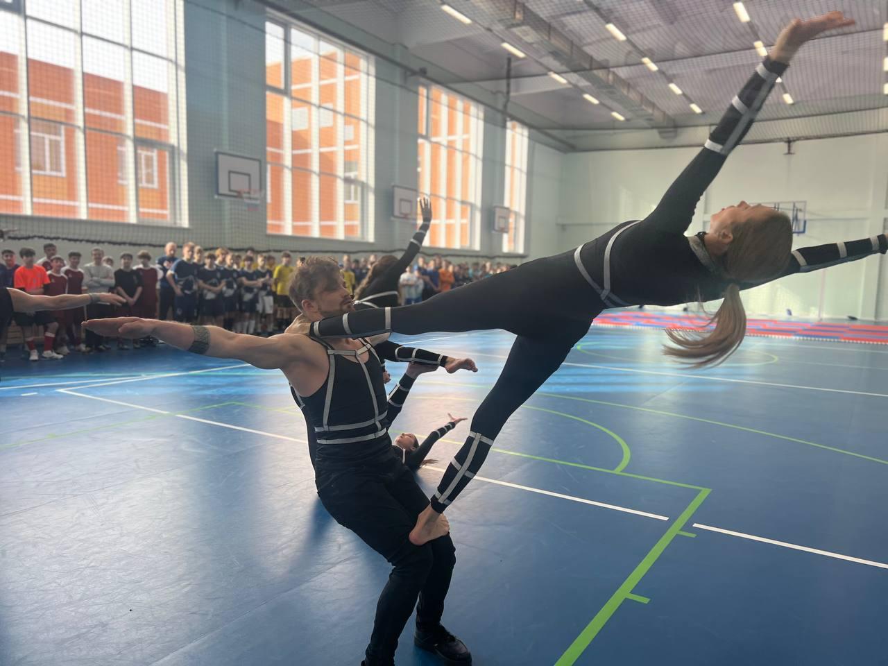 Фото В Толмачёво стартовал турнир по мини-футболу среди районных команд 3