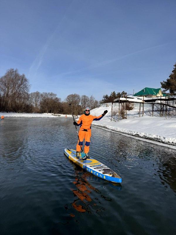Фото Купидон и 14 новосибирцев прокатились на сапах по Оби в День святого Валентина 3