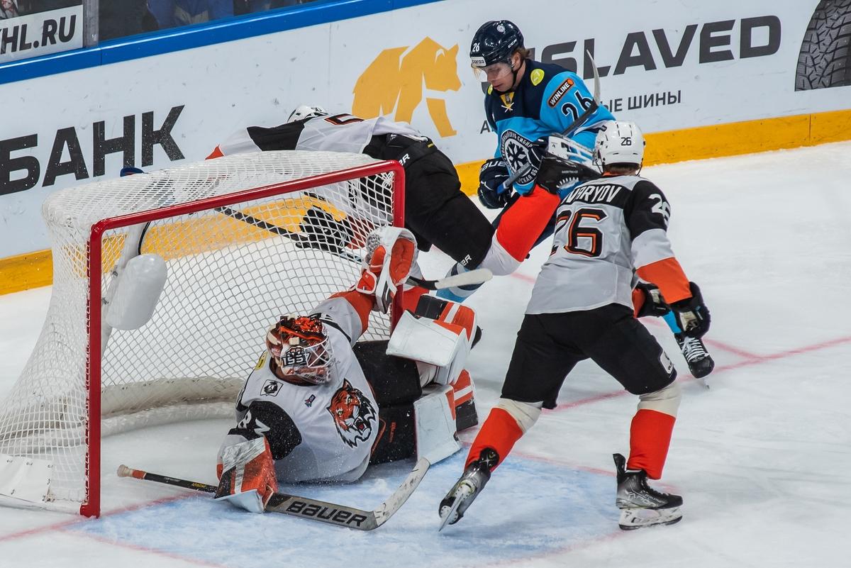 Фото Новосибирская «Сибирь» обидно уступила «Амуру» в овертайме: 20 динамичных кадров матча 3