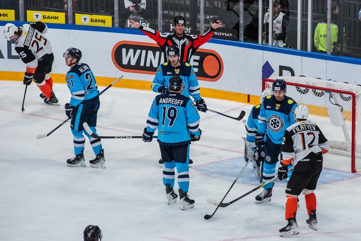 Фото Новосибирская «Сибирь» обидно уступила «Амуру» в овертайме: 20 динамичных кадров матча 10