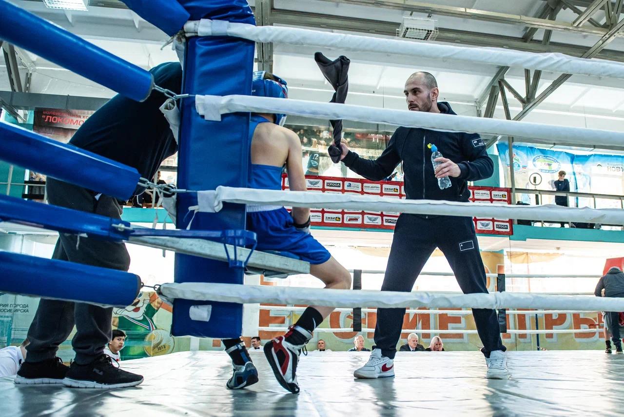 Фото Шум трибун и триумф победителей: в Новосибирске завершились финальные бои первенства по боксу. ФОТОРЕПОРТАЖ 4