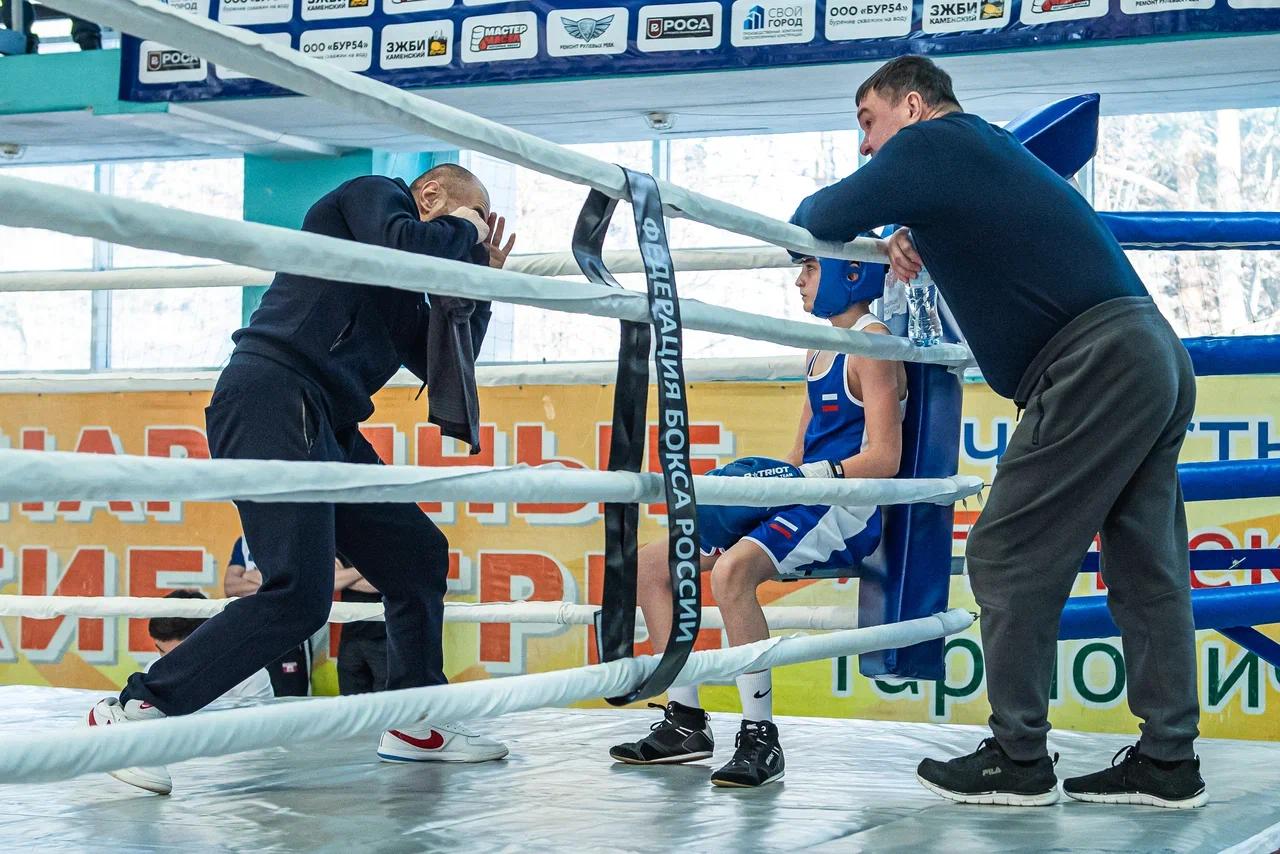 Фото Шум трибун и триумф победителей: в Новосибирске завершились финальные бои первенства по боксу. ФОТОРЕПОРТАЖ 10