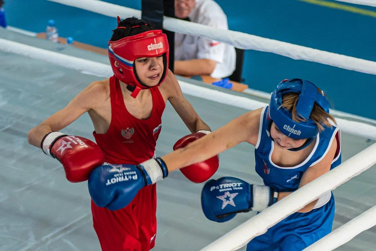 Фото Шум трибун и триумф победителей: в Новосибирске завершились финальные бои первенства по боксу. ФОТОРЕПОРТАЖ 18