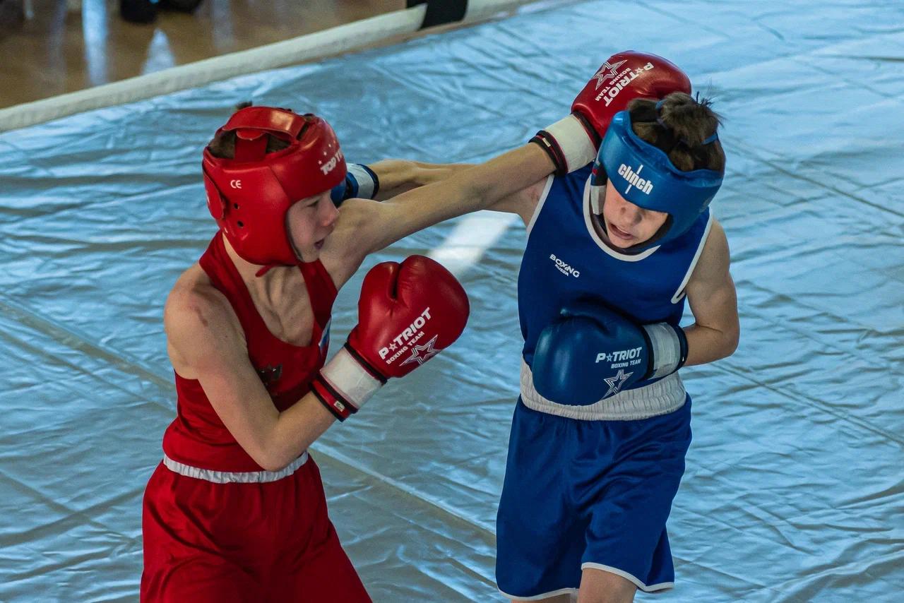 Фото Шум трибун и триумф победителей: в Новосибирске завершились финальные бои первенства по боксу. ФОТОРЕПОРТАЖ 22