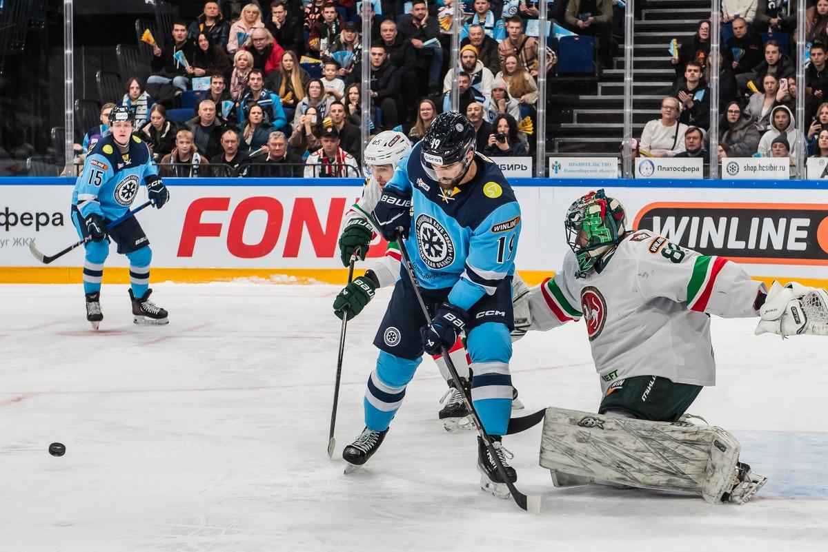 Фото Новосибирская «Сибирь» вырвала победу у «Ак Барса»: яркие кадры напряжённого матча 4