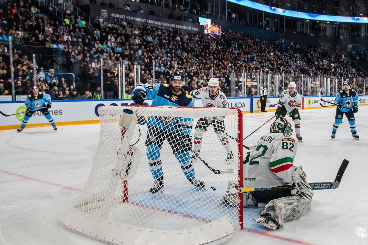 Фото Новосибирская «Сибирь» вырвала победу у «Ак Барса»: яркие кадры напряжённого матча 10