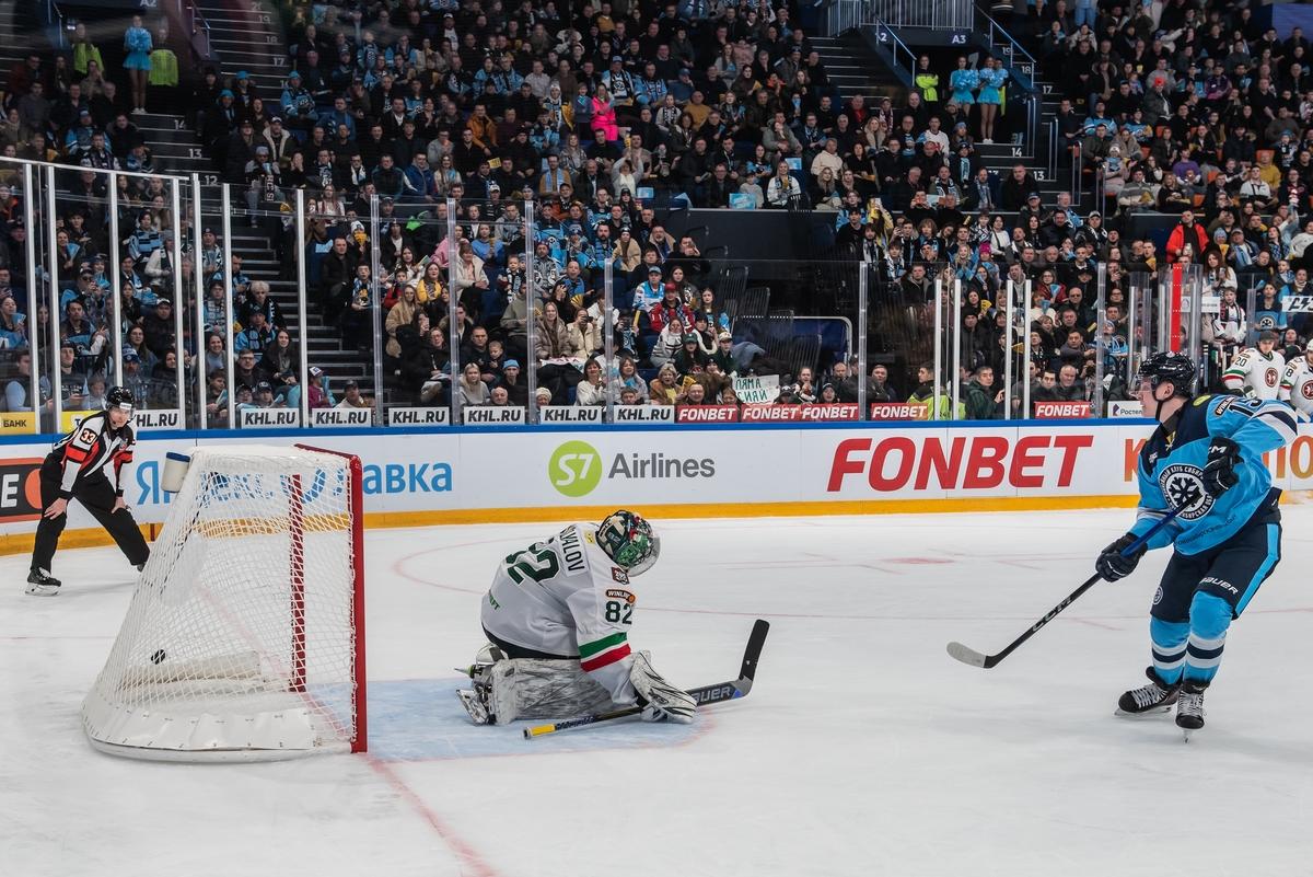 Фото Новосибирская «Сибирь» вырвала победу у «Ак Барса»: яркие кадры напряжённого матча 21