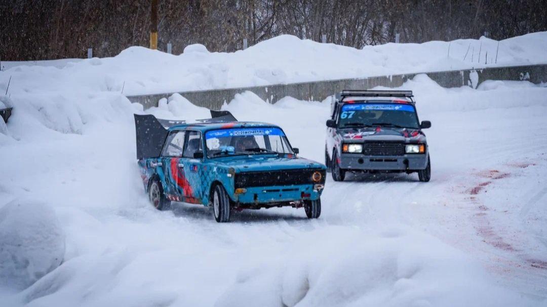 Фото В Новосибирске прошёл 4-ый этап Дрифт Зимы: 20 крышесносных фото 9