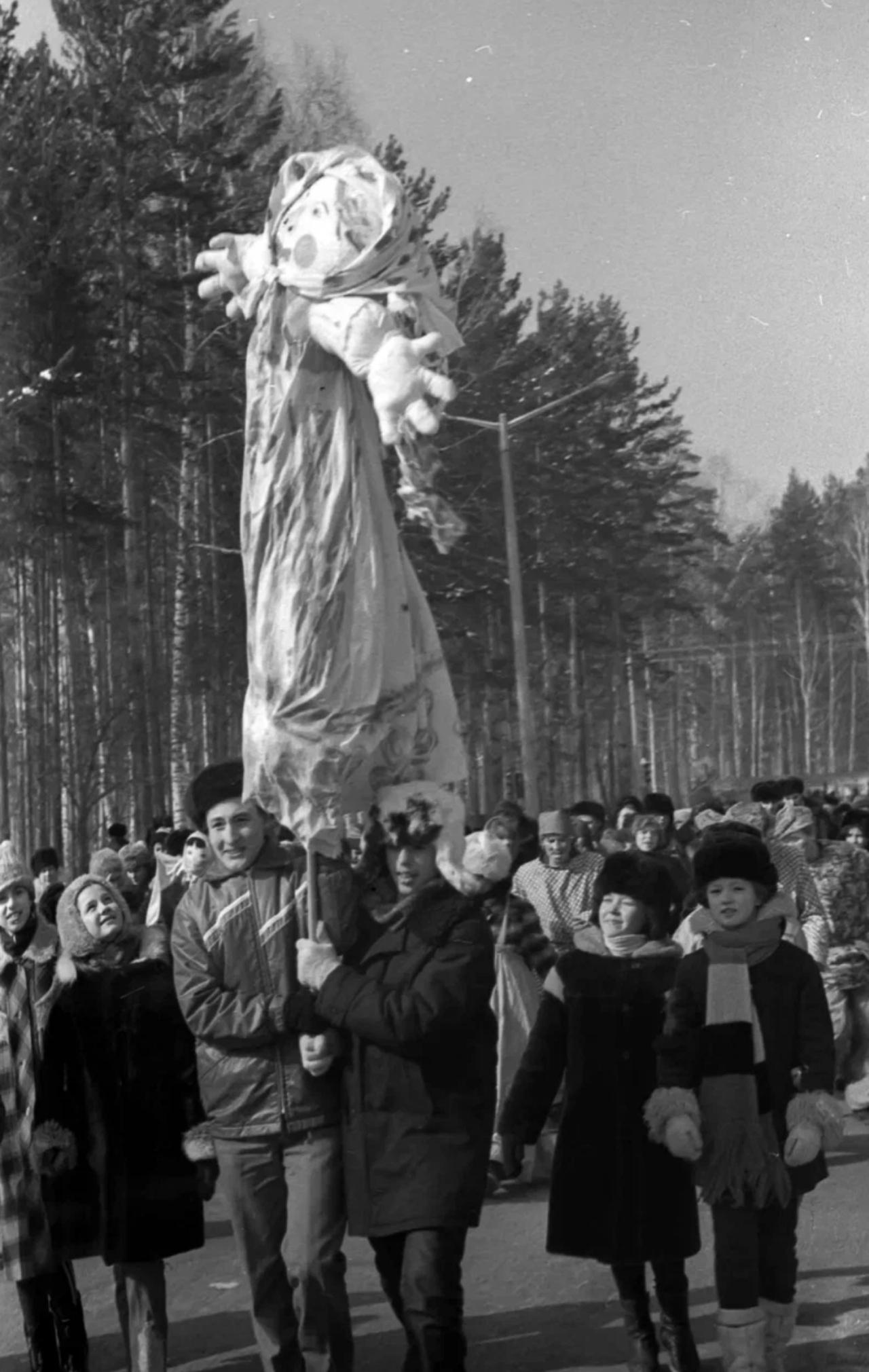 Фото В Новосибирске опубликовали архивные кадры прощания с зимой 8 - Сиб.ФМ Фото В Новосибирске опубликовали архивные кадры прощания с зимой 8