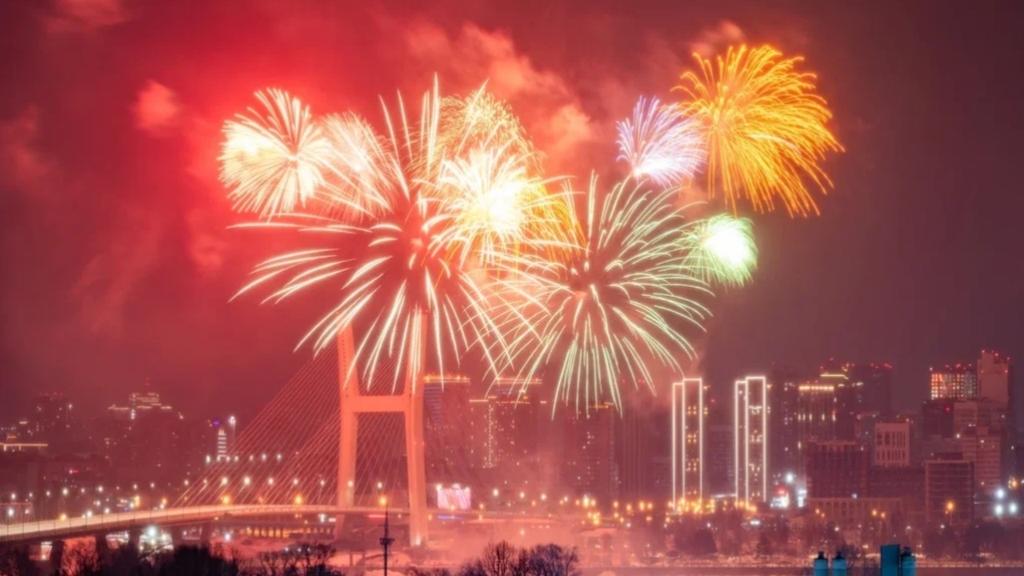 Фото Новосибирцам показали эффектные снимки салюта 23 февраля 3