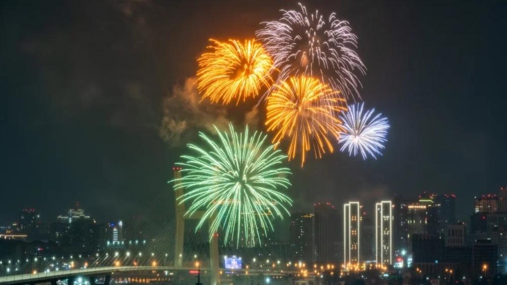 Фото Новосибирцам показали эффектные снимки салюта 23 февраля 5