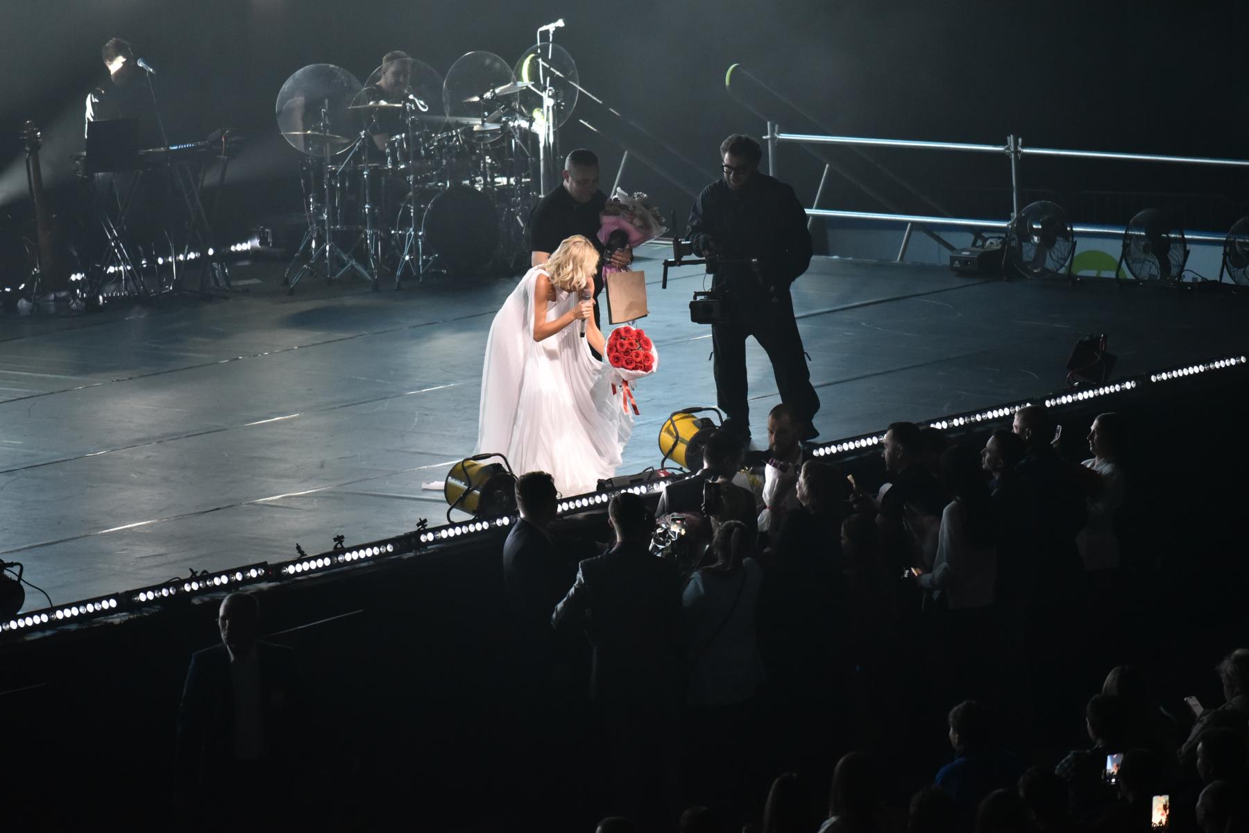 Фото От «Кукушки» до «Драмы». Полина Гагарина собрала полную «Сибирь Арену» на концерте 27 февраля. ОНЛАЙН 3