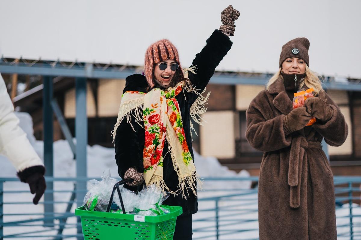 Фото В Новосибирске с размахом отпраздновали Масленицу: яркие кадры проводов зимы в Заельцовском парке 3