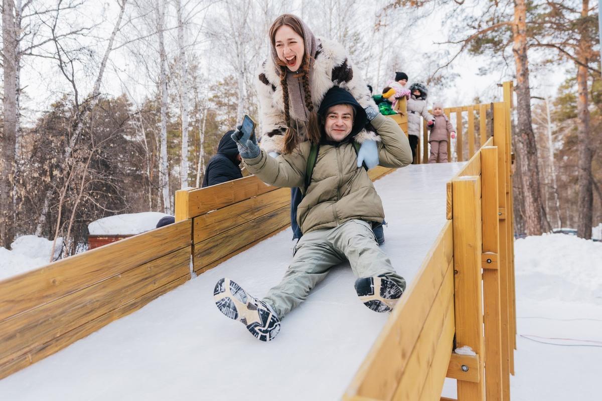 Фото В Новосибирске с размахом отпраздновали Масленицу: яркие кадры проводов зимы в Заельцовском парке 5