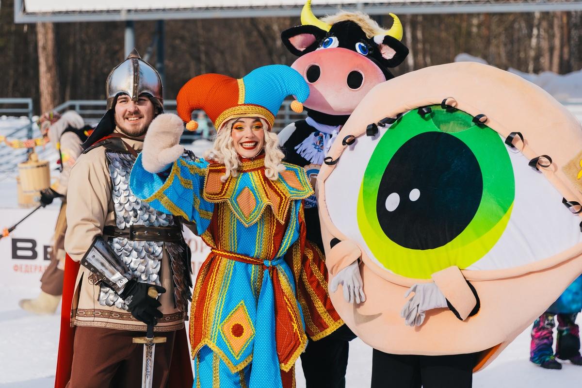 Фото В Новосибирске с размахом отпраздновали Масленицу: яркие кадры проводов зимы в Заельцовском парке 6