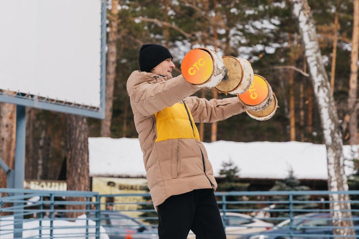 Фото В Новосибирске с размахом отпраздновали Масленицу: яркие кадры проводов зимы в Заельцовском парке 12