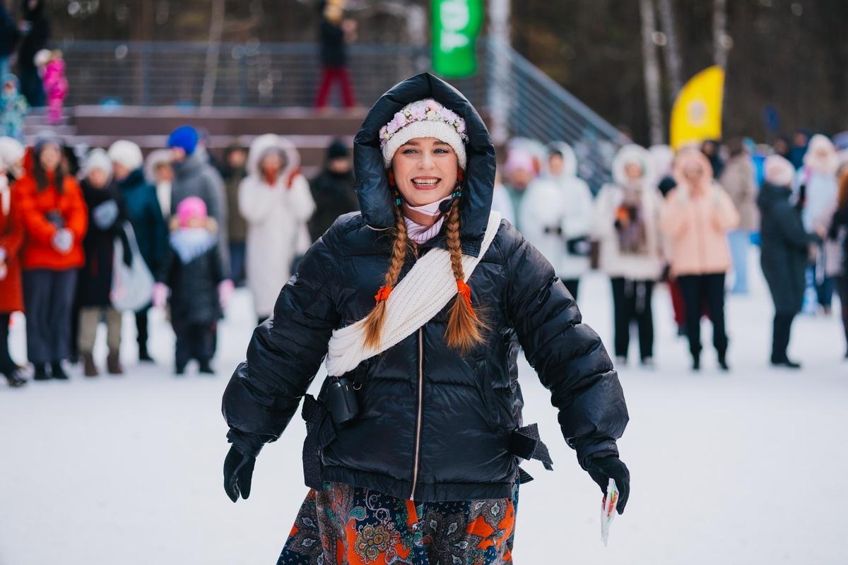 Фото В Новосибирске с размахом отпраздновали Масленицу: яркие кадры проводов зимы в Заельцовском парке 18