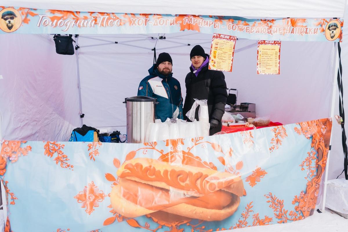 Фото В Новосибирске с размахом отпраздновали Масленицу: яркие кадры проводов зимы в Заельцовском парке 40