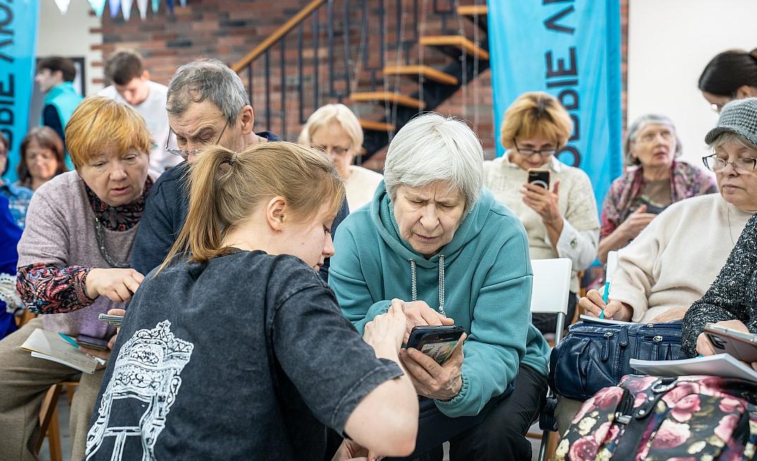 Фото «Новые люди» провели мастер-класс по кибербезопасности и искусственному интеллекту для томичей старшего поколения 2